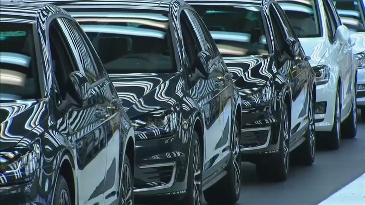Trump threatens tariffs on European cars