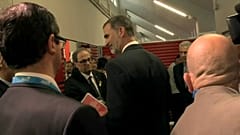 Torra regala un libro sobre el 1-O a Felipe VI