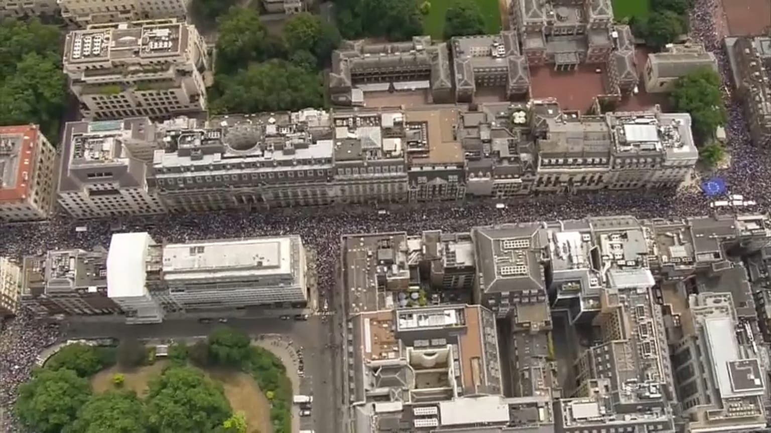 Londra: gli anti Brexit in piazza, in migliaia hanno manifestato 