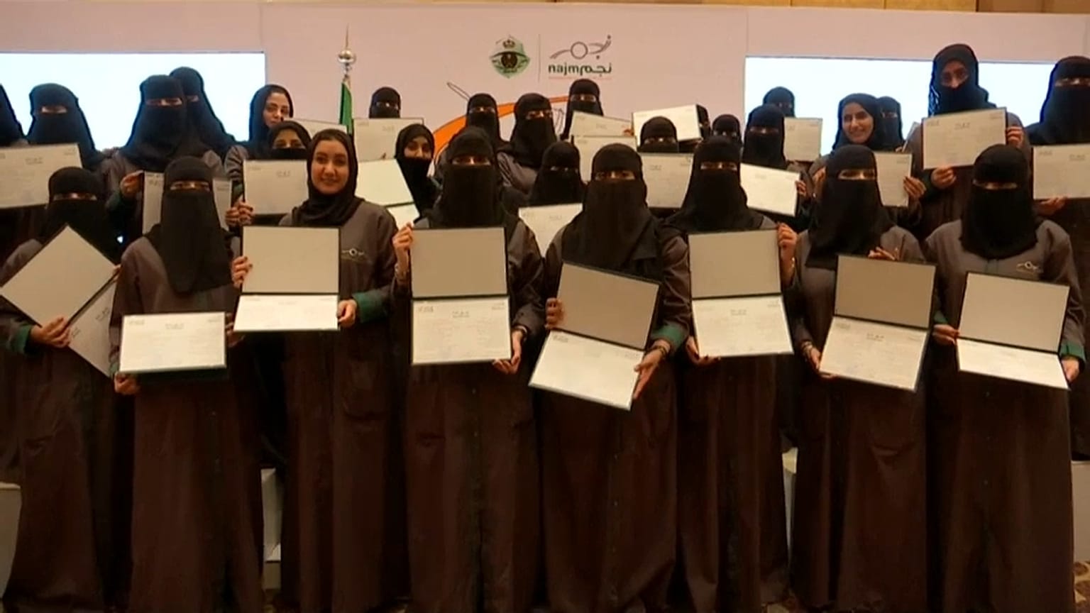 المرأة السعودية تنطلق بسيارتها وترفع أسهم شركات التأمين بالمملكة
