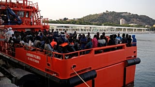 Lifeline a Salvini: "Trasportiamo esseri umani, non carne"