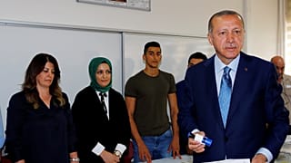 Τουρκία: Έκλεισαν οι κάλπες - Σε εξέλιξη η καταμέτρηση των ψήφων