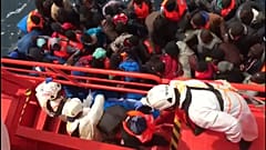 'Lifeline' recibe provisiones de Malta y España nuevas pateras
