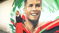 Russische Künstlerin malt Ronaldo an die Wand
