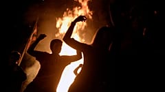 El fuego enciende la noche de San Juan