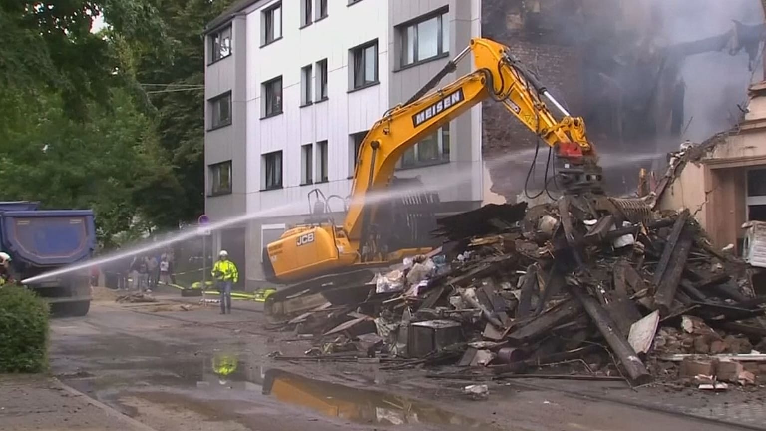 Explosion devastates apartment building in Germany