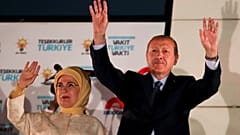 الرئيس التركي رجب طيب أردوغان وحرمه إمين