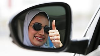 Suudi Arabistan'da kadınlar direksiyon başında