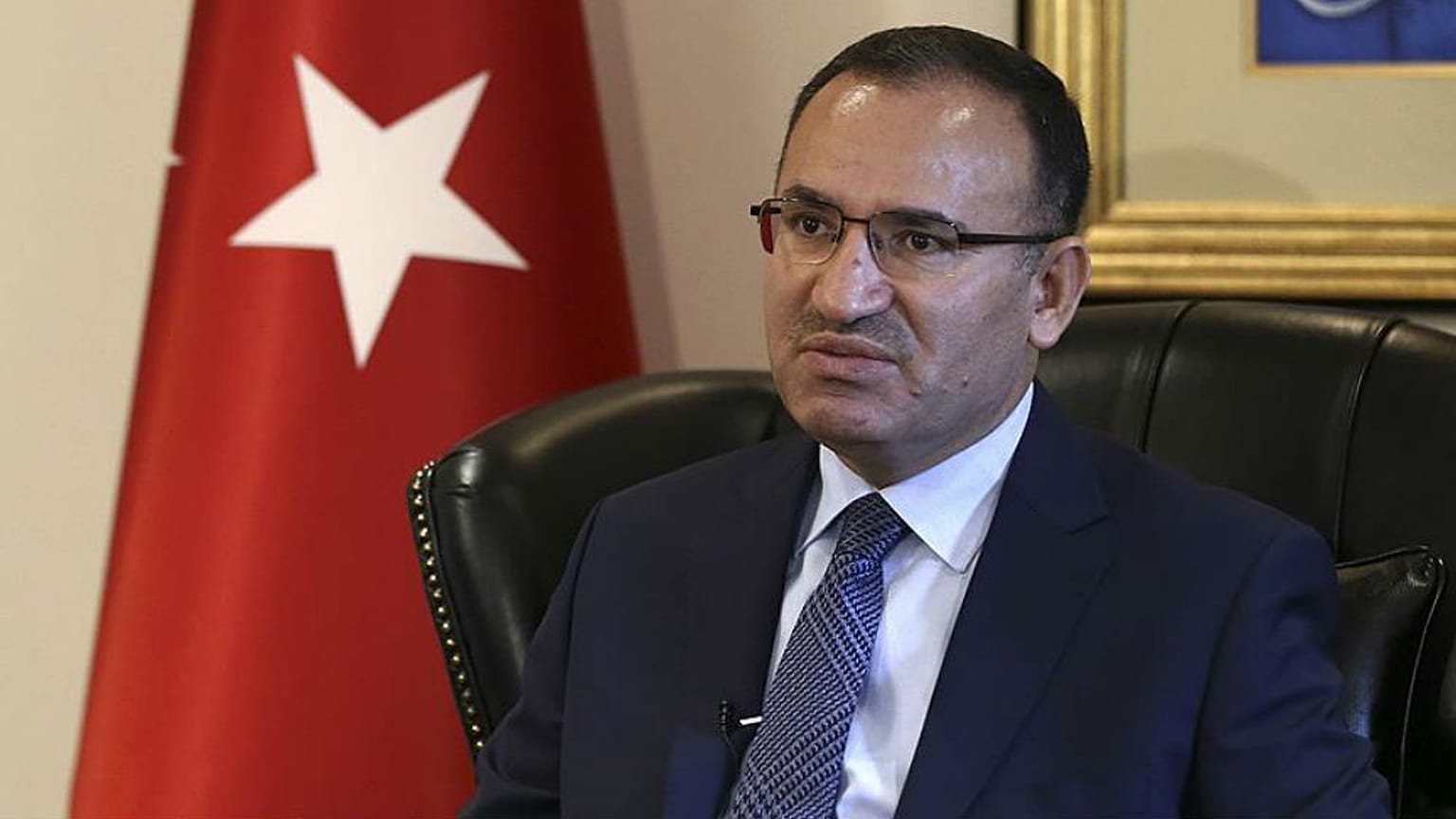 Bozdağ: Yüzde 50 artı 1'in oyunu alan tek adamlık yapabilir mi?