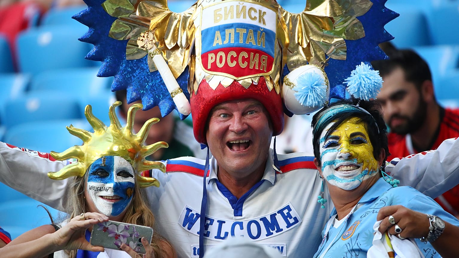 World Cup: Uruguay defeat hosts Russia in 3-0 win