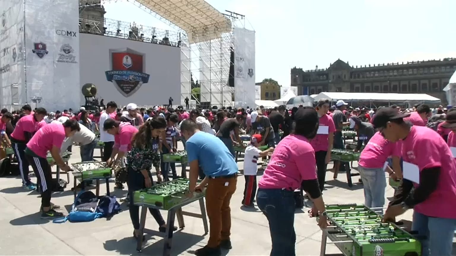 Récord Guiness en México: 1.083 personas jugando al futbolín de manera simultánea