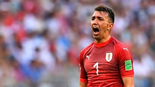Muslera dalya dedi, Uruguay tarihine geçti