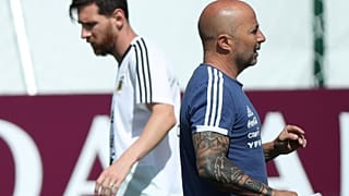 Argentina se encomienda a San Messi para pasar a octavos