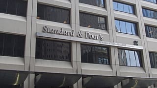 Ο οίκος S&P αναβάθμισε την Ελλάδα σε «Β+» από «Β»