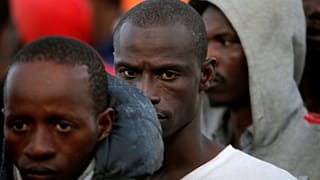 Lifeline davanti alle coste maltesi attende il via libera allo sbarco
