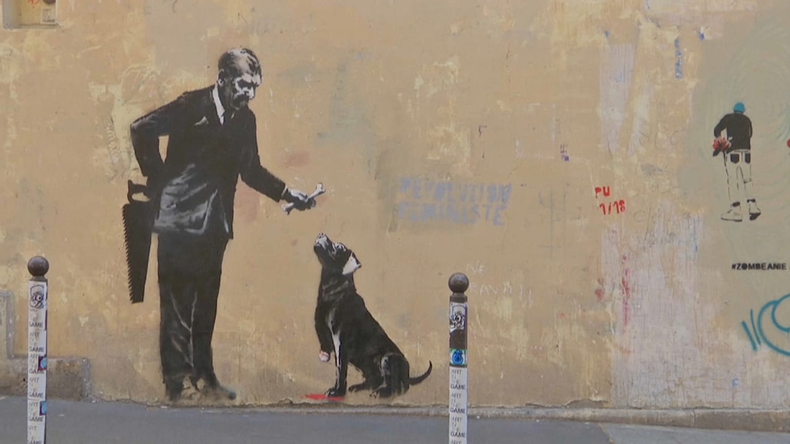 Sokak sanatçısı Banksy'nin göçmen temalı eserleri Paris'te 