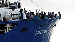 Les 108 migrants du Maersk accueillis en Sicile, une solution pour le Lifeline