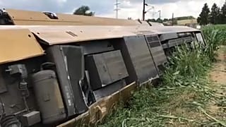 Kisiklott egy osztrák vonat, két vagon felborult
