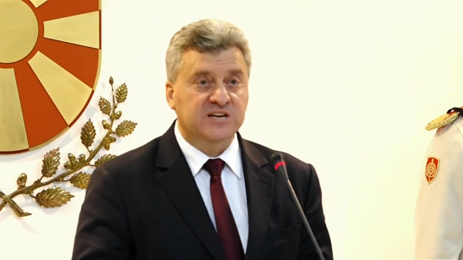 Le président macédonien fait de la résistance