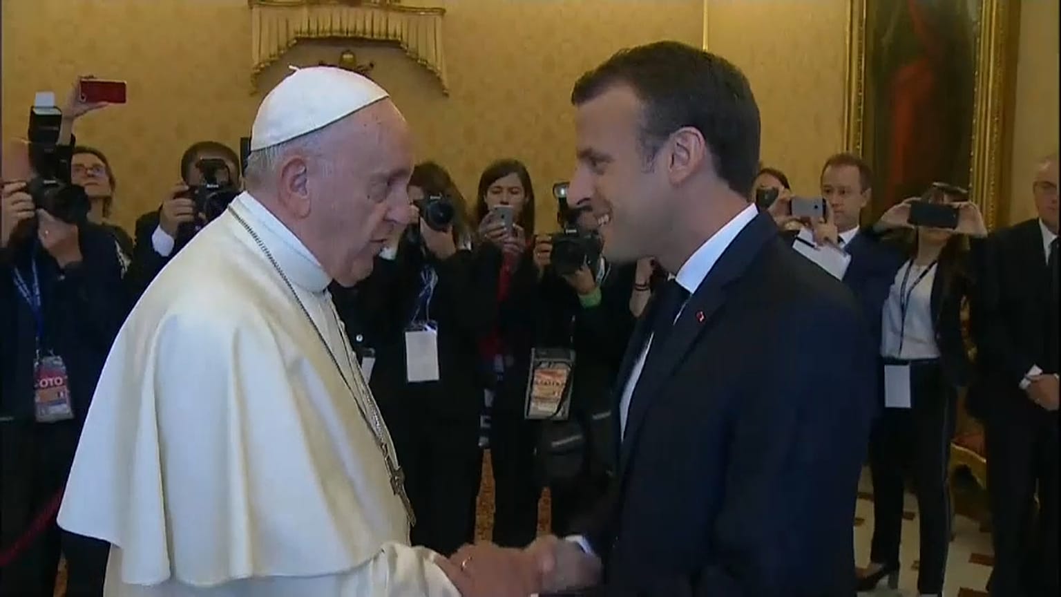 Alta sintonia fra il Papa e il Presidente francese Macron
