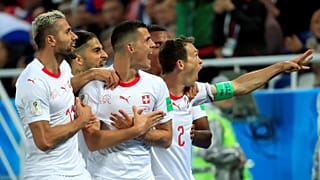غرانيت تشاكا يؤدي "النسر الألباني" - المصدر: رويترز.