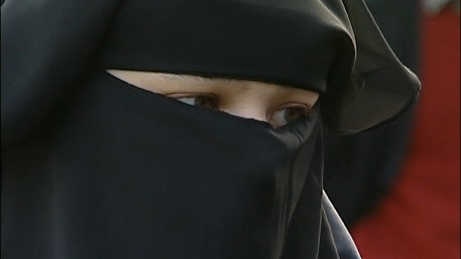 El Parlamento de Holanda aprueba la prohibición del burka