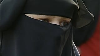 Pays-Bas : interdiction limitée de la burqa