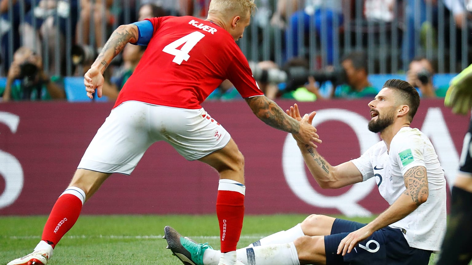 Fransa ve Danimarka el ele üst tura
