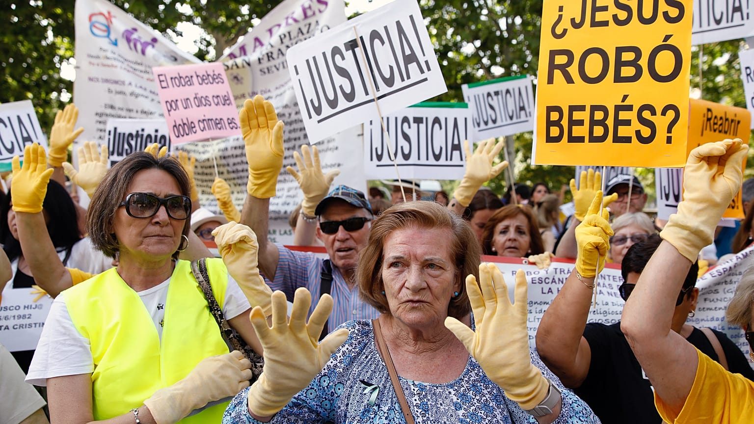 Começou julgamento sobre "bebés roubados" no franquismo