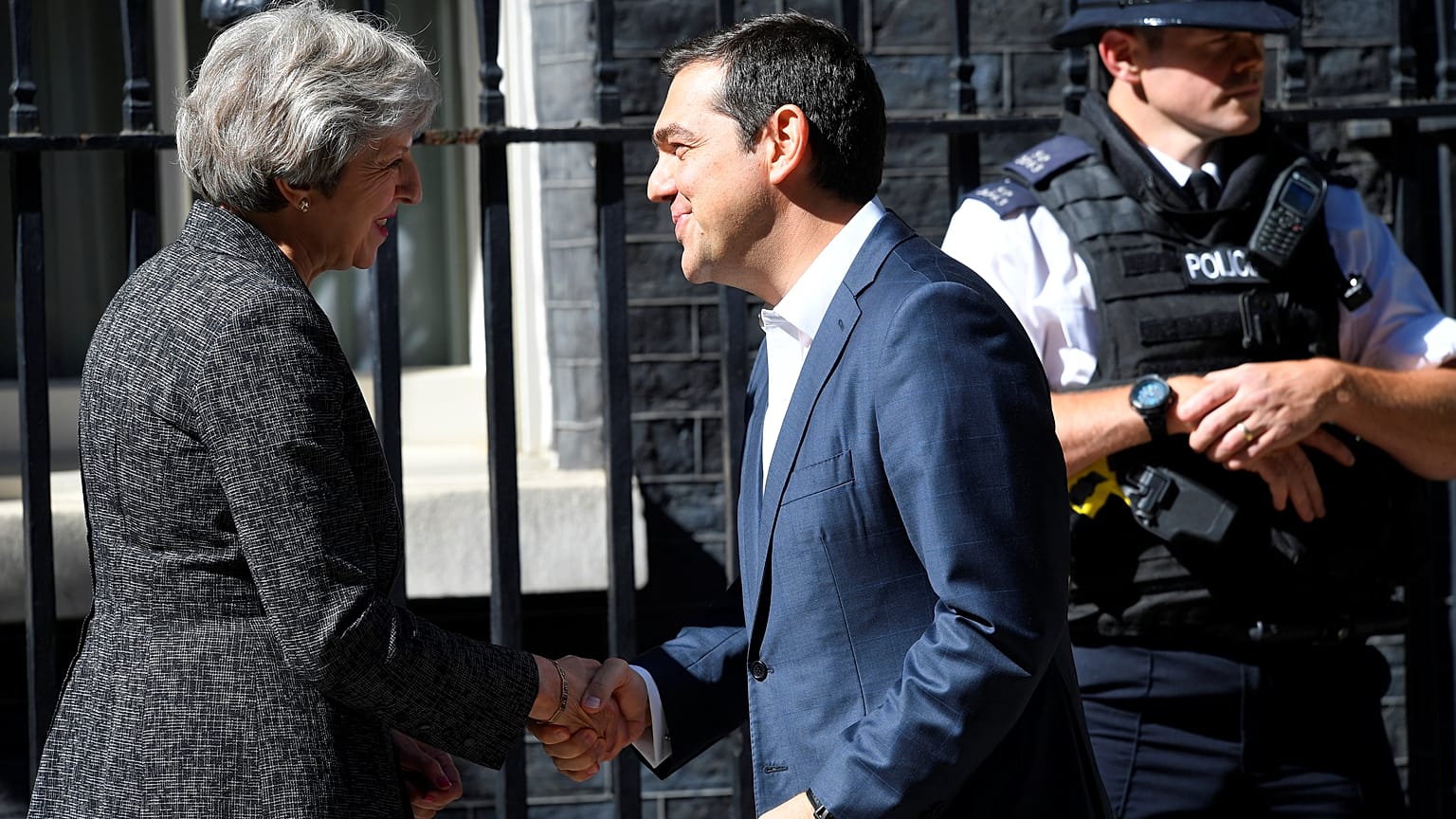 Συγχαρητήρια Μέι σε Τσίπρα για Eurogroup και ονοματολογικό