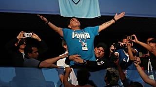 Maradona Arjantin - Nijerya maçını izliyor