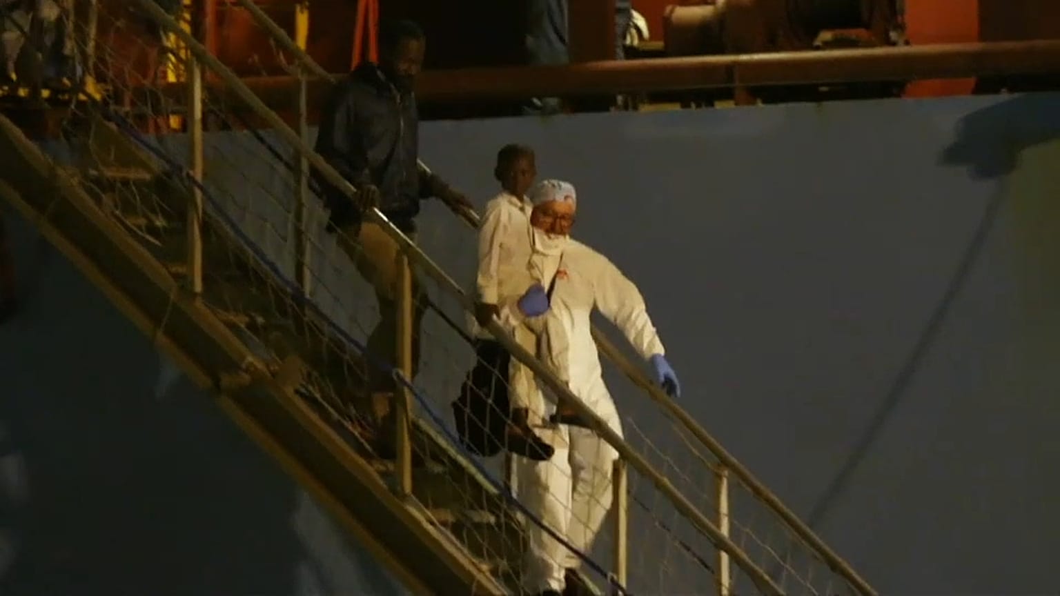 Мигрантов с Lifeline распределят шесть стран