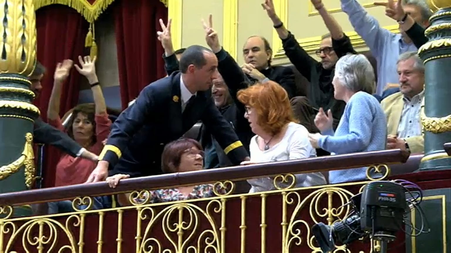 Víctimas de Billy el Niño en la tribuna del Congreso de los Diputados