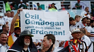 Mesut Özil ve İlkay Gündoğan'ın Erdoğan'la fotoğrafı sıkıntı yaratmıştı.