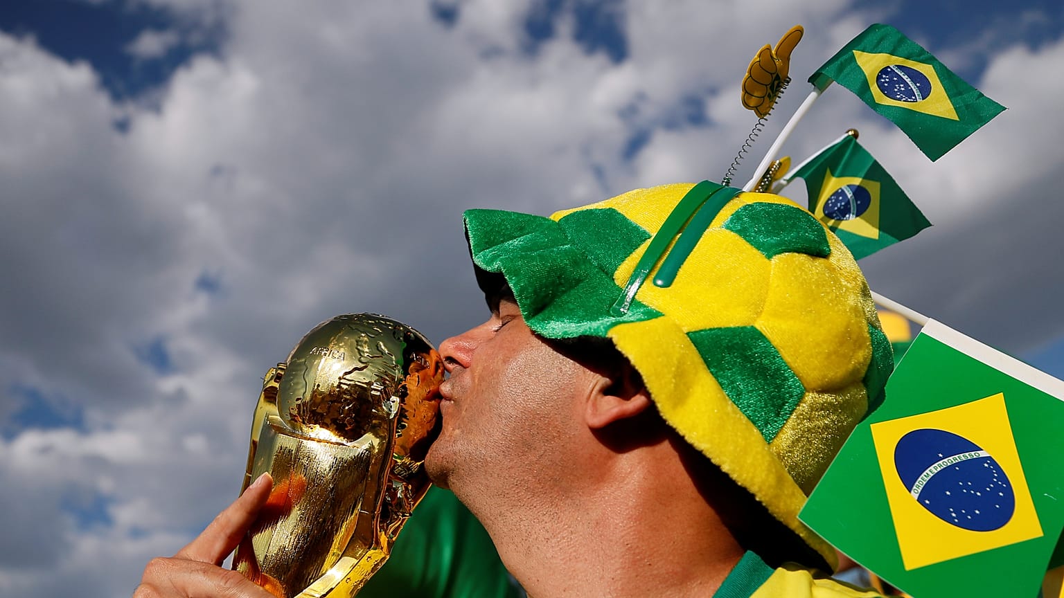 World Cup: Brazil tops group after defeating Serbia 2-0