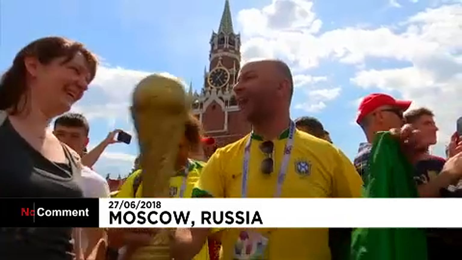 Brazil és szerb szurkolók a Vörös téren 