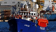 Llega a Malta el Lifeline con 230 inmigrantes tras seis días de espera