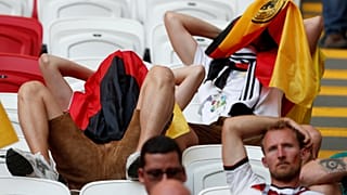 Verzweifelte Fans nach der deutschen Niederlage gegen Südkorea.
