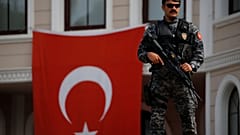 إردوغان وحليفه يقرران وقف تمديد حالة الطوارئ