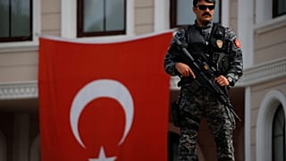 إردوغان وحليفه يقرران وقف تمديد حالة الطوارئ