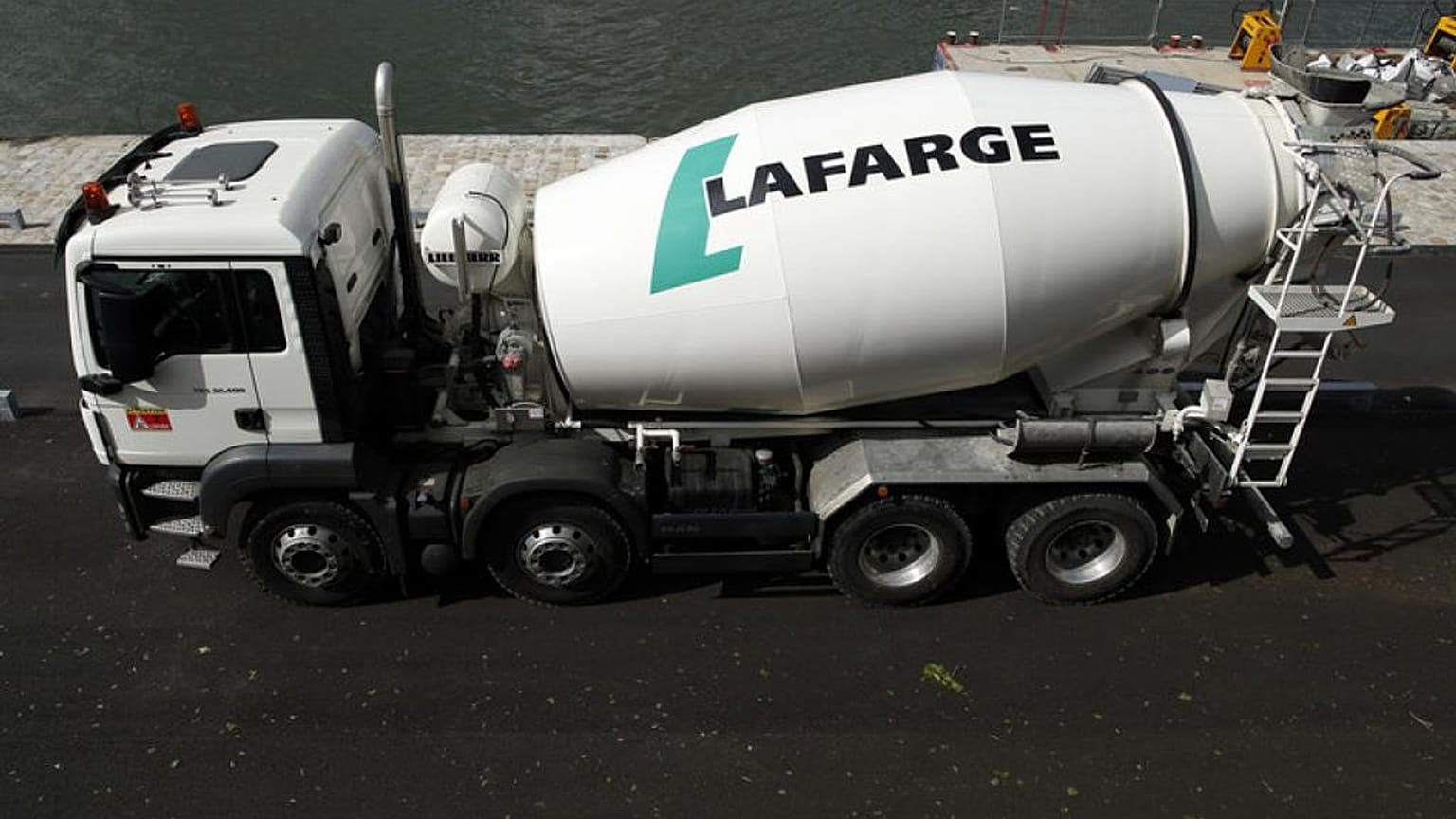 'IŞİD'e ödeme yaptığı gerekçesiyle' Lafarge hakkında insanlığa karşı suça iştiraktan soruşturma