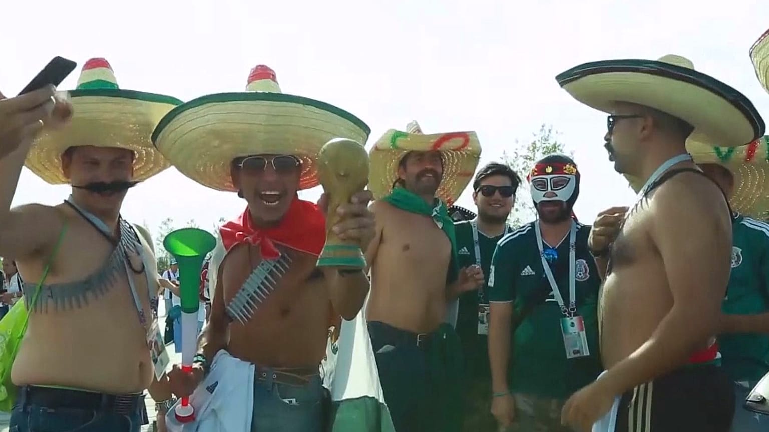 Los pintorescos disfraces de los aficionados del Mundial de Rusia