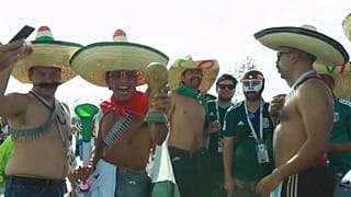 Los pintorescos disfraces de los aficionados del Mundial de Rusia