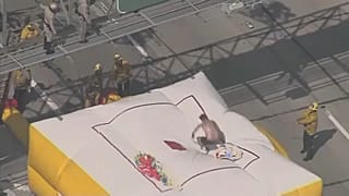 Los Angeles: hátraszaltó az autópályán