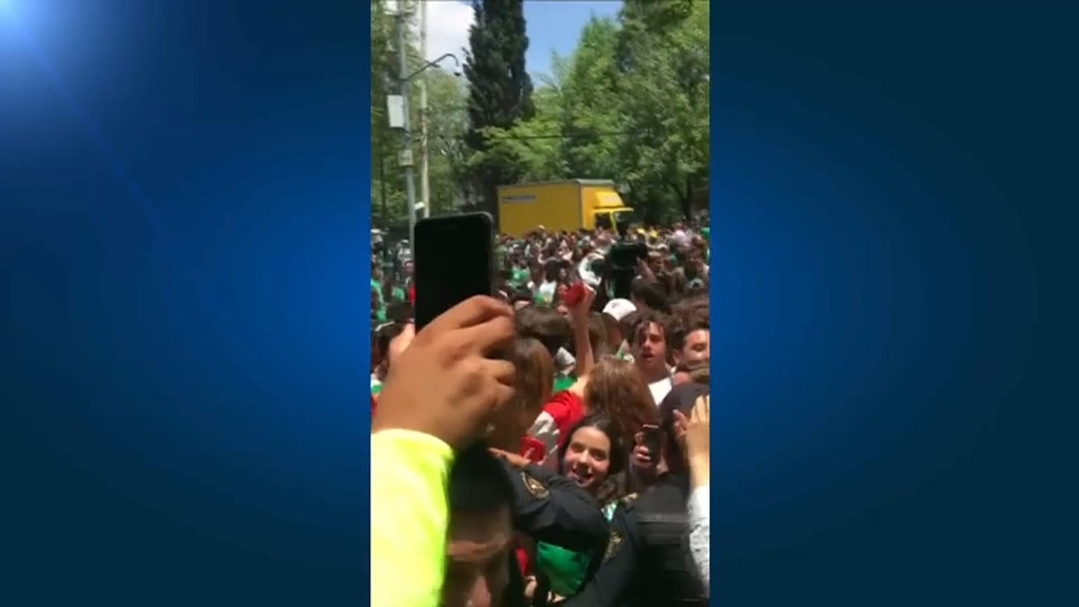 Mexican football fans thank South Korea