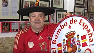 Manolo el del Bombo en lágrimas al no poder ingresar a los partidos con su bombo