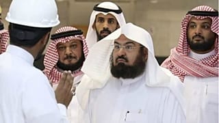 مغربي يحرج الشيخ السديس: "لماذا التصويت ضد المغرب يا شيخ؟"