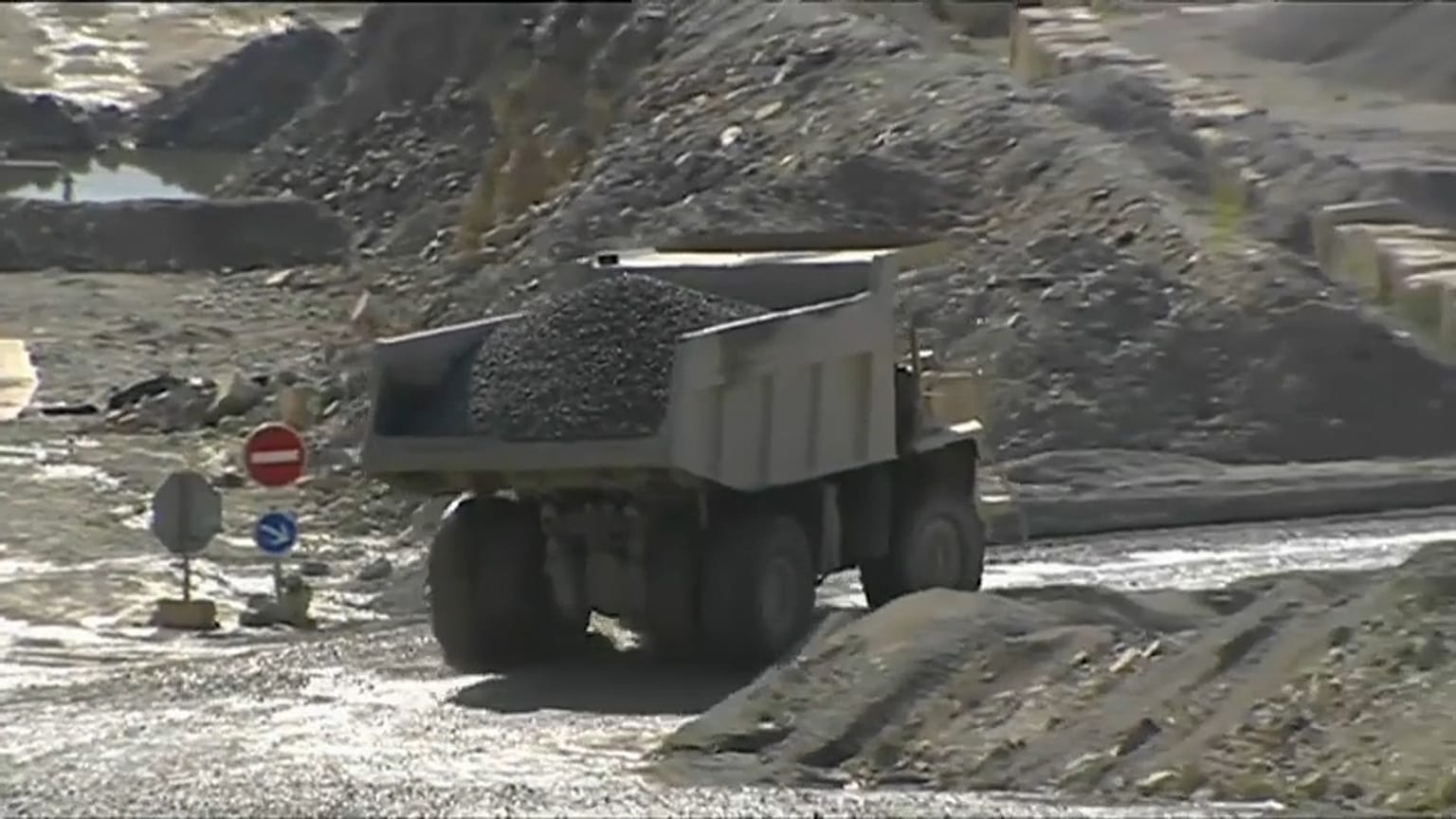 Lafarge sotto accusa per avere finanziato l'Isis