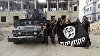 Photo prétexte prisonniers Etat islamique pendus en Irak.