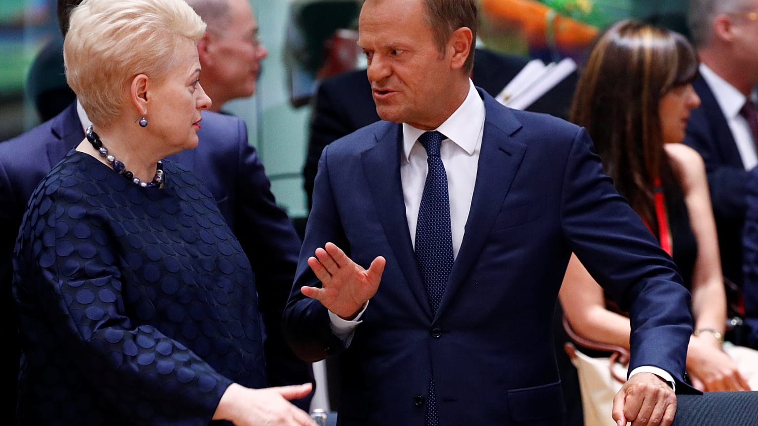 La UE creará centros de "control" de inmigrantes